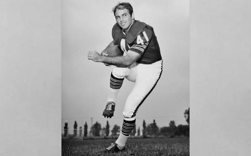 Brian Piccolo in Chicago Bears uniform