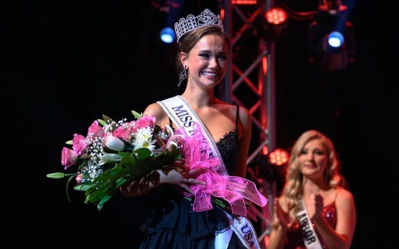 Miss Michigan Teen USA crown or stage